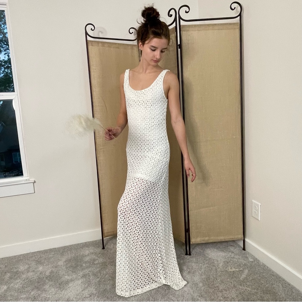 Gorgeous full-length off-white lace dress
